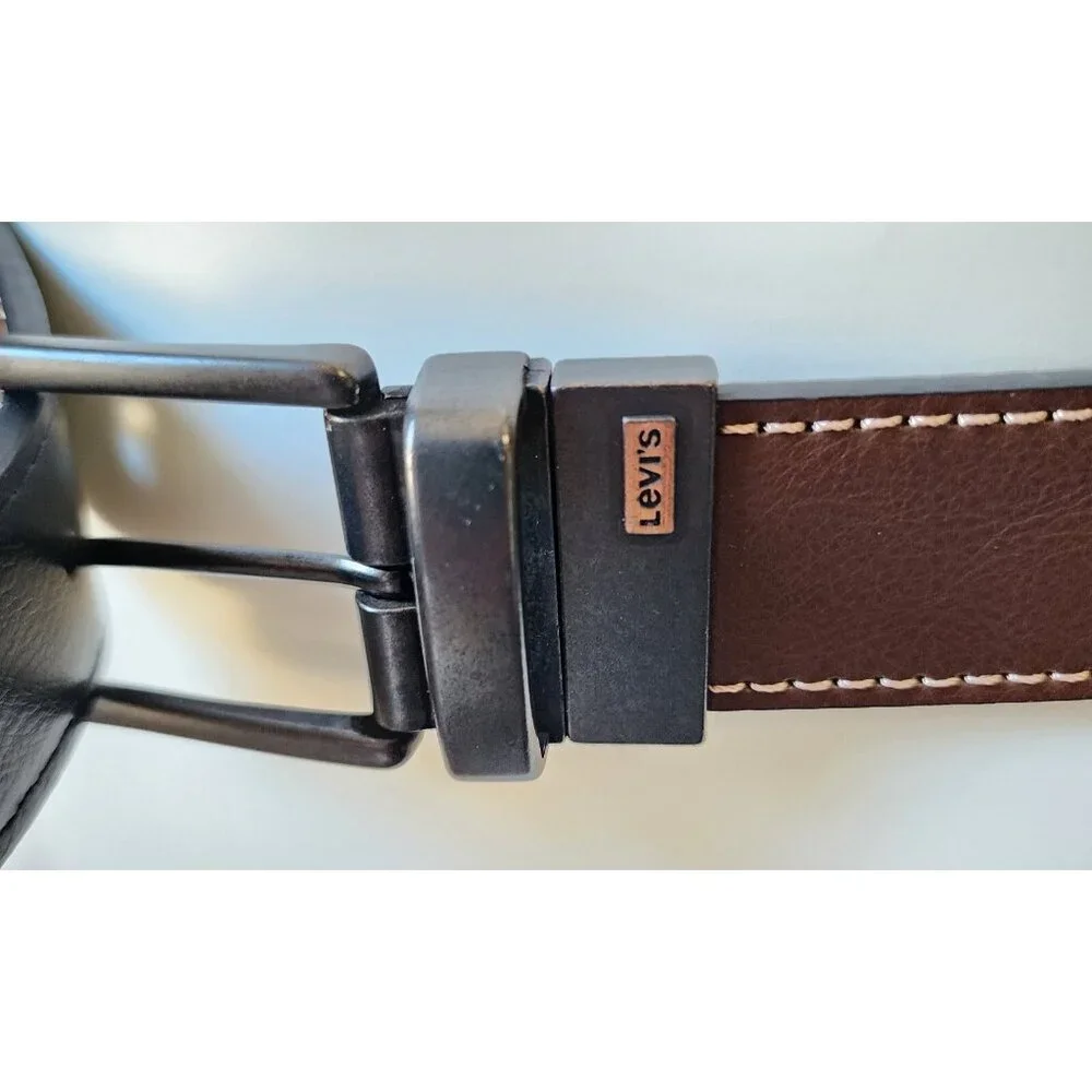 Levi's‎ Reversible Brown & Black Synthetic Leather Belt Size Small 30 - 32